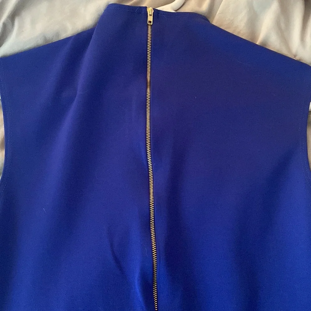 Blue form fitting dress - Picture 3 of 3